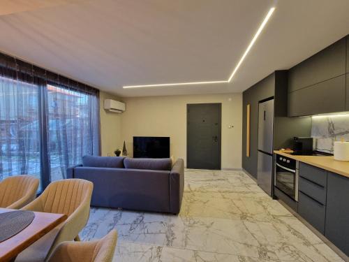 Razlog Apartment | Daisy Garden by the Church