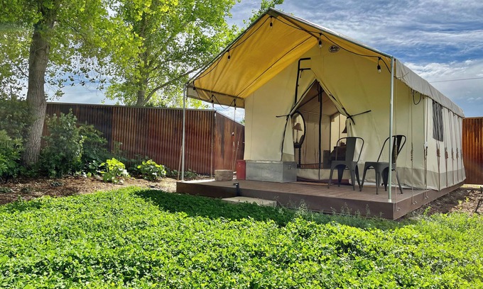 Lazear Cabin | Daisy Glamping Tent with WiFi in charming Paonia- 2 XL DBL beds