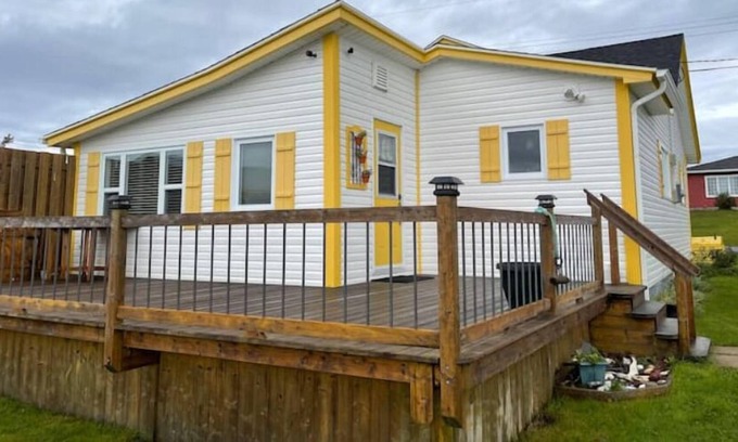 Newfoundland House | Daisy House in Heart’s Delight