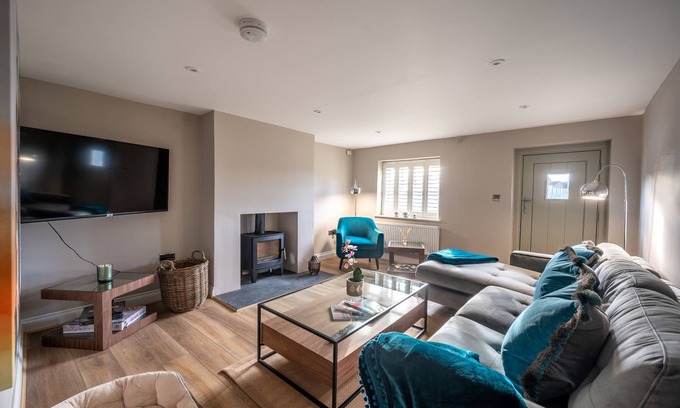 South Creake Cottage | Daisy's Place is a pretty traditional brick and flint two bedroom, two bathroom cottage, with an ult