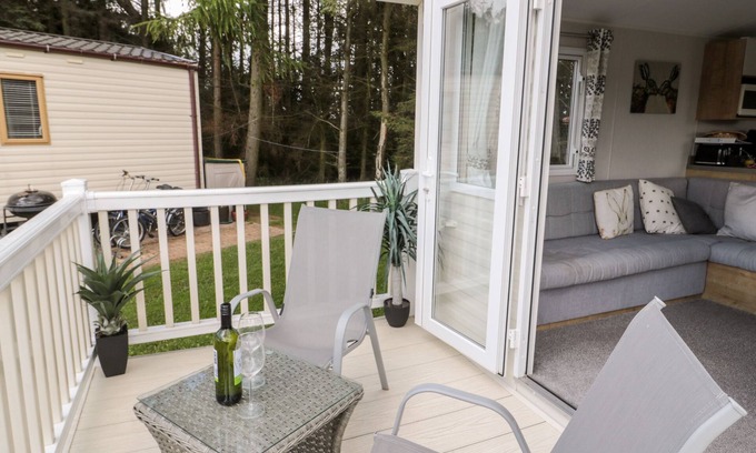 Swarland Cottage | DAISY'S RETREAT, family friendly, with hot tub in Longframlington