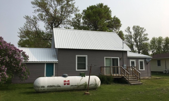 Ashley House | Dakota Hunting House - Furnished for Extended Stays - Pet Friendly
