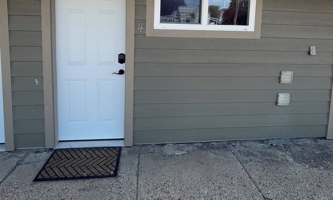 Faulkton House | Dakota Landing Cabins & Motel: Room #4-Cozy, newly remodeled motel room