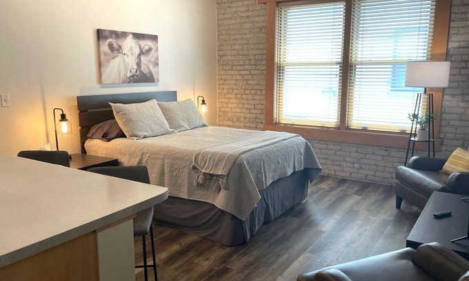 Fargo Apartment | Dakota Suite in Downtown Fargo Historic Building Pet Friendly