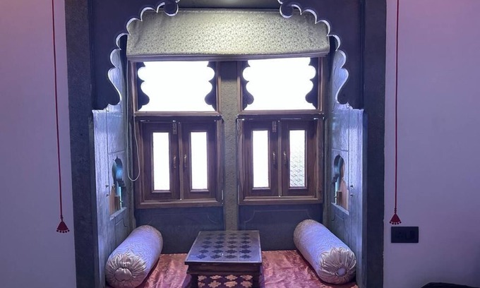 Lake Swaroop Sagar House | Dakshina Haveli Heritage