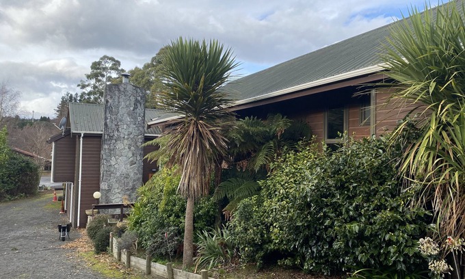 Ohakune Cabin | Dakune Chill-lodge for up to 26.Tongariro, BBQ, sauna, spa, pool,darts,fire pit.