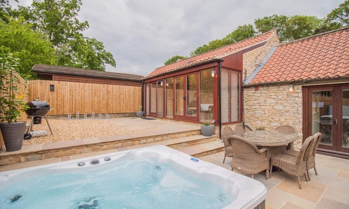Pickering Cottage | Dalby Cottage | sleeps 6 - Hot Tub, Dog Friendly - 5* Gold