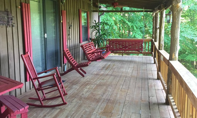 Byrdstown Cabin | Dale Hollow - Breathtaking Lake View, Sleeps 6, WiFi,