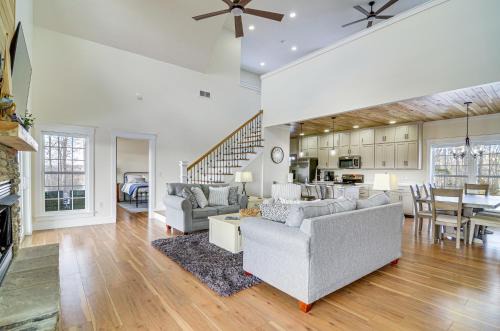 Burkesville House | Dale Hollow Cottage with Covered Porch and Lake Views!