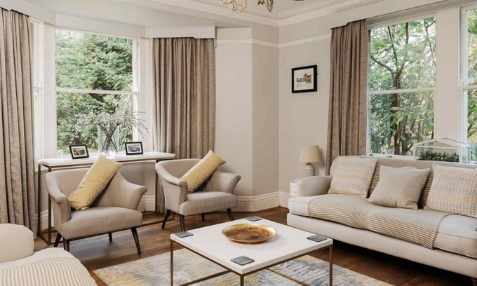 Litton House | Dale House, large farmhouse in Litton with cosy country pub and fabulous walks close by.