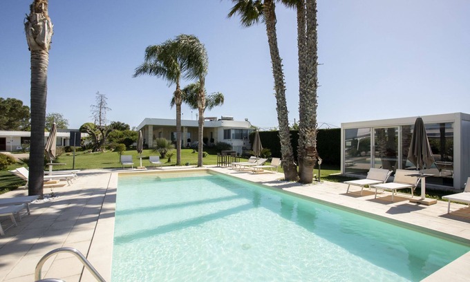 Leverano House | Dalesco Studio Apartment 4 | villa with pool