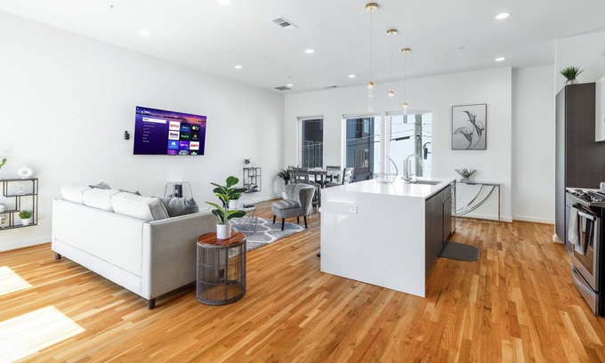 Cedars House | Dallas Downtown Luxury 4 Story Rooftop Townhome