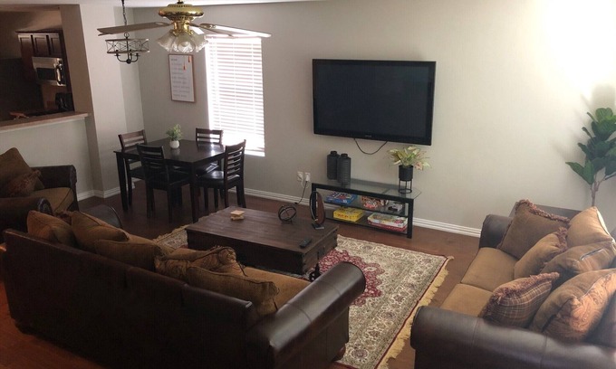Dallas House | Dallas Gem in Subdivision 15 mins from Deep Ellum!