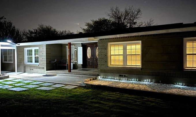 Oak Cliff House | Dallas House: 4br, 3 wc, Private Parking 4 Cars