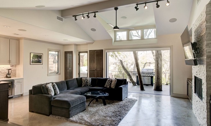 Lakewood House | Dallas - On the Creek by White Rock Lake