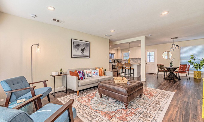 Dallas House | Dallas's Urban Oasis ~A Secluded Haven in Dallas~