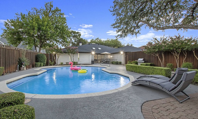 Park Central House | ★Dallas Spacious Luxe House Modern 4BR w/Heated Pool, Spa Sleeps 14+★