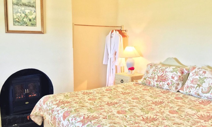 Bonney Cottage | Dalton on the Lake - Bed and Breakfast on the Lake