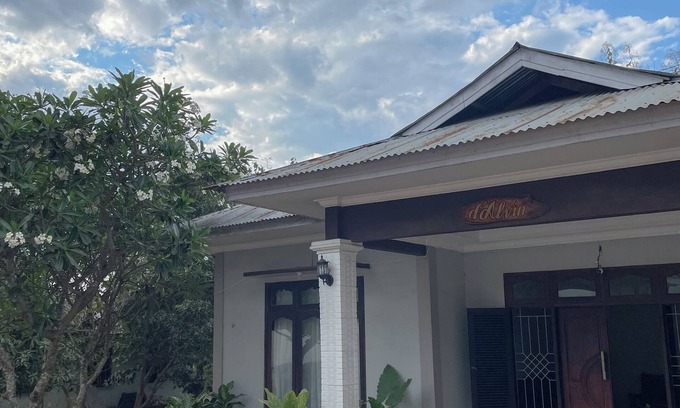 Labuan Bajo House | DAlvin Homestay: Cozy, Central Labuan Bajo, Near Airport–Perfect for Your Stay!
