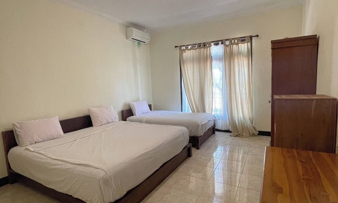 Labuan Bajo House | dAlvin: Room 1 - Green Serenity | Near Airport