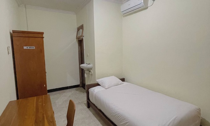 Labuan Bajo House | dAlvin: Room 3 - Quiet Comfort | Near Airport