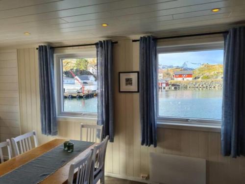 Sund i Lofoten Apartment | Damperiholmen cabin