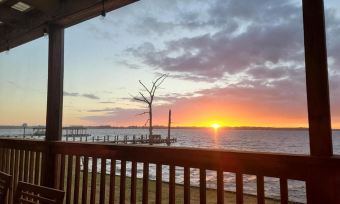 Elizabeth City House | Dances Bay