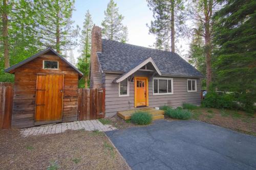 Tahoe Paradise House | Dancing Bear Cabin - Pet Friendly Sleeps 4 Totally cute