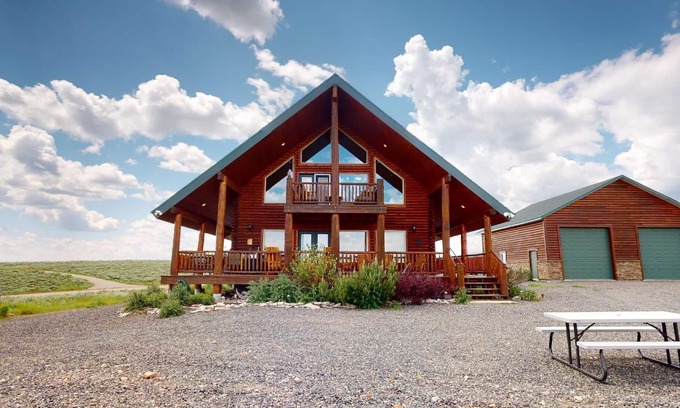 Island Park Cabin | Dancing Bear Lodge* Free Wifi, 5Br, 3Ba/Sleeps 12, Bbq Grill, Fire Pit