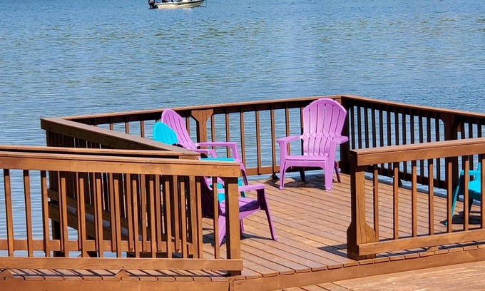 Wynnburg House | Dancing Diamonds Waterfront Retreat