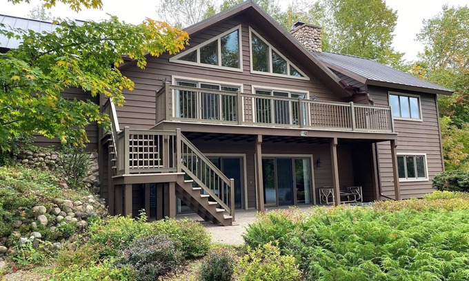 Presque Isle House | Dancing Loon Hideaway at Turtle Lake