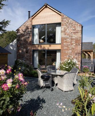 Carlisle House | Dandelion Cottage