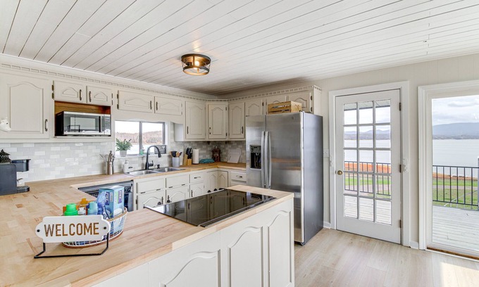 Dandridge House | Dandridge Waterfront Home w/ Private Boat Launch