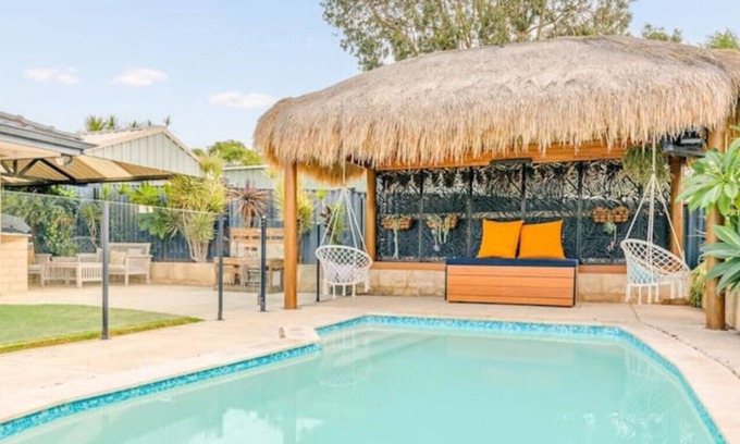 Warwick Other | DANGER DANE · King bed - Fast wifi - Sleeps 8 - Pool table