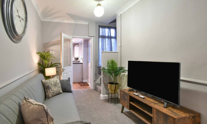 York House | Dante House Near Racecourse