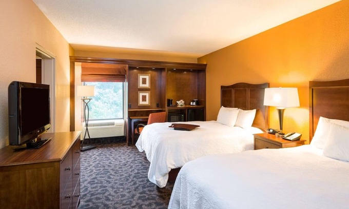 Danville House | Danville Delight: Cozy Stay with Complimentary Breakfast & Free WiFi
