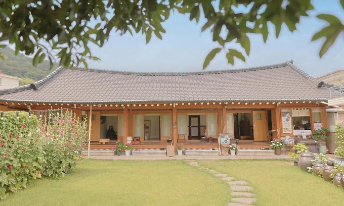 Suncheon House | Daoljae Hanok Pension