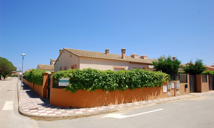 Mas Pinell Ski Chalet | Daró 2D 135 - A/C, Pool, Sat TV