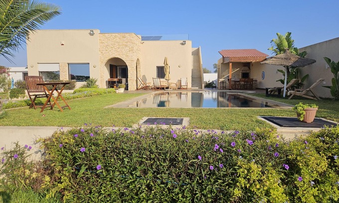 El Maamoura Villa | DAR BHAR DAROUFA (Renovated seaside house)