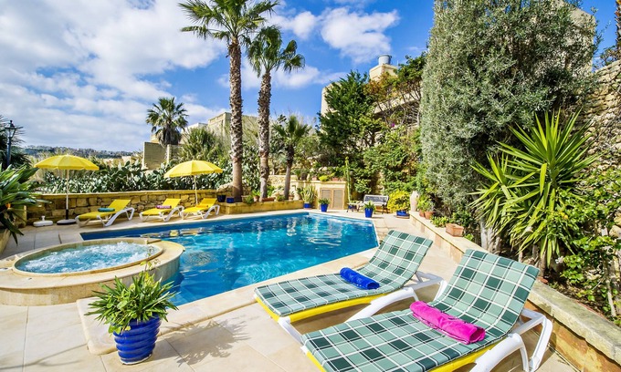 Ta' Għammar Bed & Breakfast | Dar tal-Kaptan Boutique Maison: seductive oasis in the middle of the Med