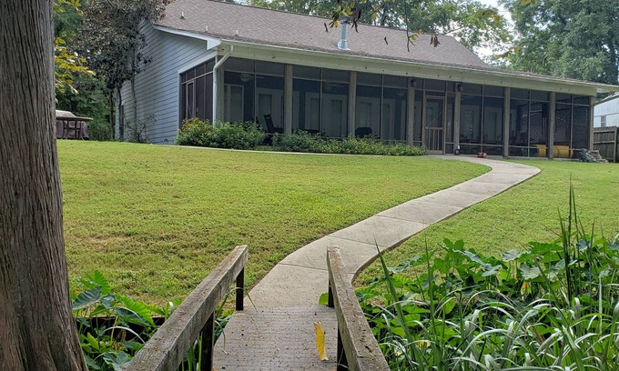 Ferriday House | Darby's Lakehouse Retreat