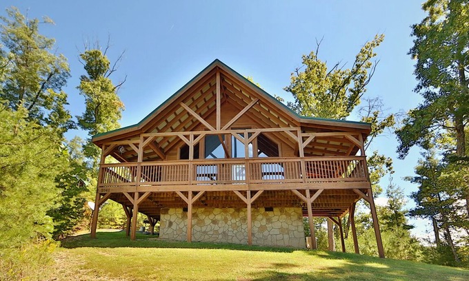 Caton Cabin | Dare To Bear: Are You Ready for a Beary Good Time in the Smokies?