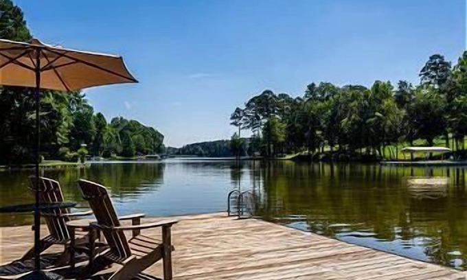 Lake Oconee House | Dare to dream with a full dock on Lake Oconee
