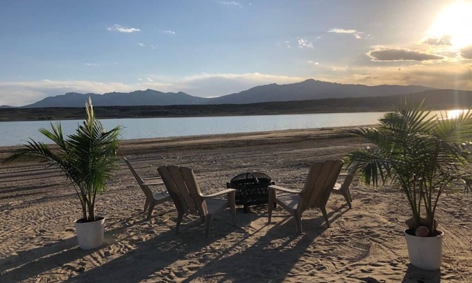 Juab County House | Darling remodeled trailer on private sandy beach