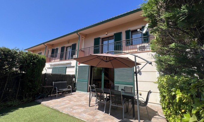 Mas Pinell Ski Chalet | Daró 3D 05 - A/C, pool and 200m from the beach