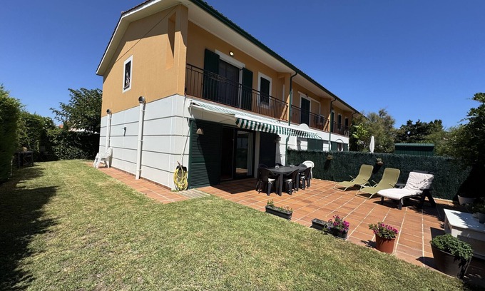 Mas Pinell Ski Chalet | Daró 3D 49 - modern, pool, corner house, 250m from the beach