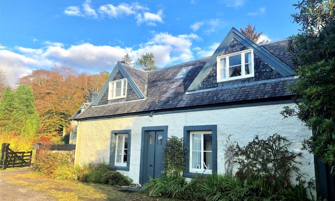 Cairndow Cottage | Darroch Beag Cottage, private shore front location, pet friendly, very quiet.