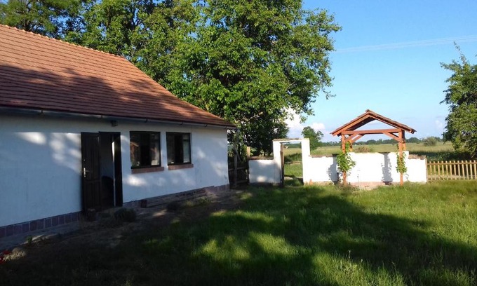 Opusztaszer Apartment | Darutollas Vendégház