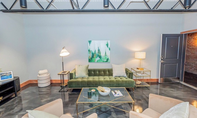 Jacksonville Hotel | Date Night Redefined! Boutique Hotel *Must See*