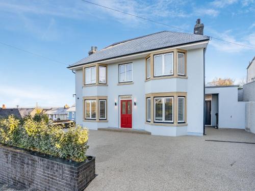 New Quay House | Dau Ddeg